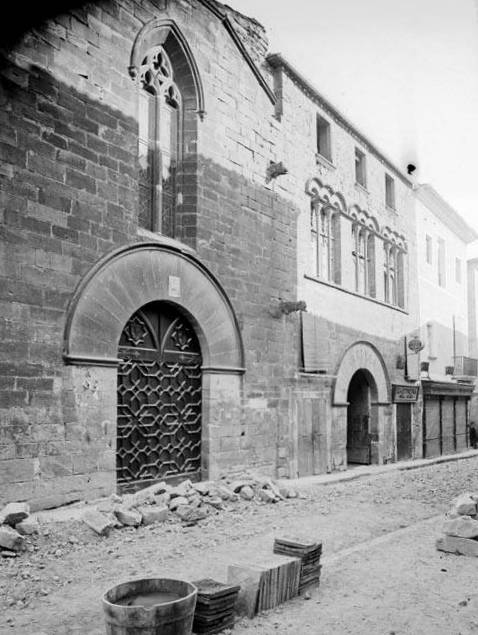 Capella dels Ardèvol dita del Corpus Christi, i de la Sagrada Família (S. XIII),  enderrocada l’any 1940. (Fotografia: Lluís Marià Vidal.  Arxiu Fotogràfic del Centre Excursionista de Catalunya). 
